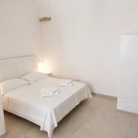 Couette-café Domus Avi - Taviano (Lecce)