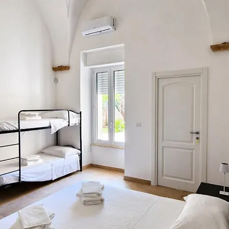 Domus Avi - * Taviano (Lecce)