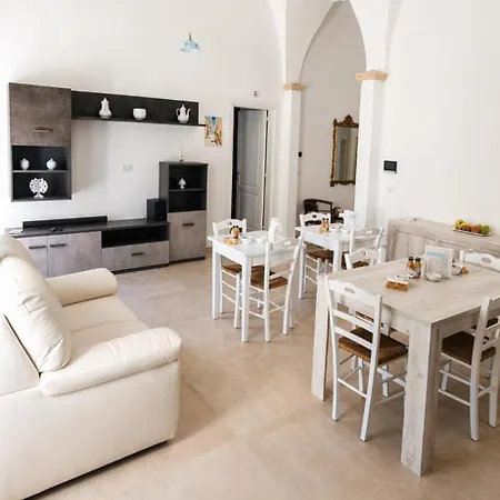 Couette-café Domus Avi - Taviano (Lecce)