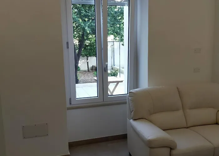 Domus Avi - Nocleg ze śniadaniem *